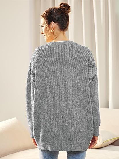Oversized V-hals damesvest met knoopsluiting, zachte stof in warme kleuren, perfect casual en veelzijdig voor koele dagen.