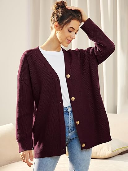 Oversized V-hals damesvest met knoopsluiting, zachte stof in warme kleuren, perfect casual en veelzijdig voor koele dagen.