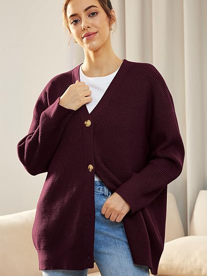Oversized V-hals damesvest met knoopsluiting, zachte stof in warme kleuren, perfect casual en veelzijdig voor koele dagen.