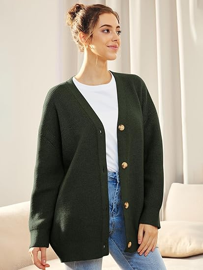 Oversized V-hals damesvest met knoopsluiting, zachte stof in warme kleuren, perfect casual en veelzijdig voor koele dagen.