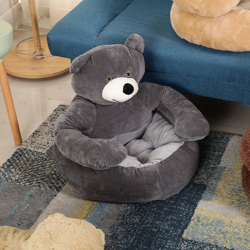 "Pluizig teddybeer huisdierenbed in bruin voor comfort en veiligheid, zachte bekleding en knuffelbaar ontwerp."