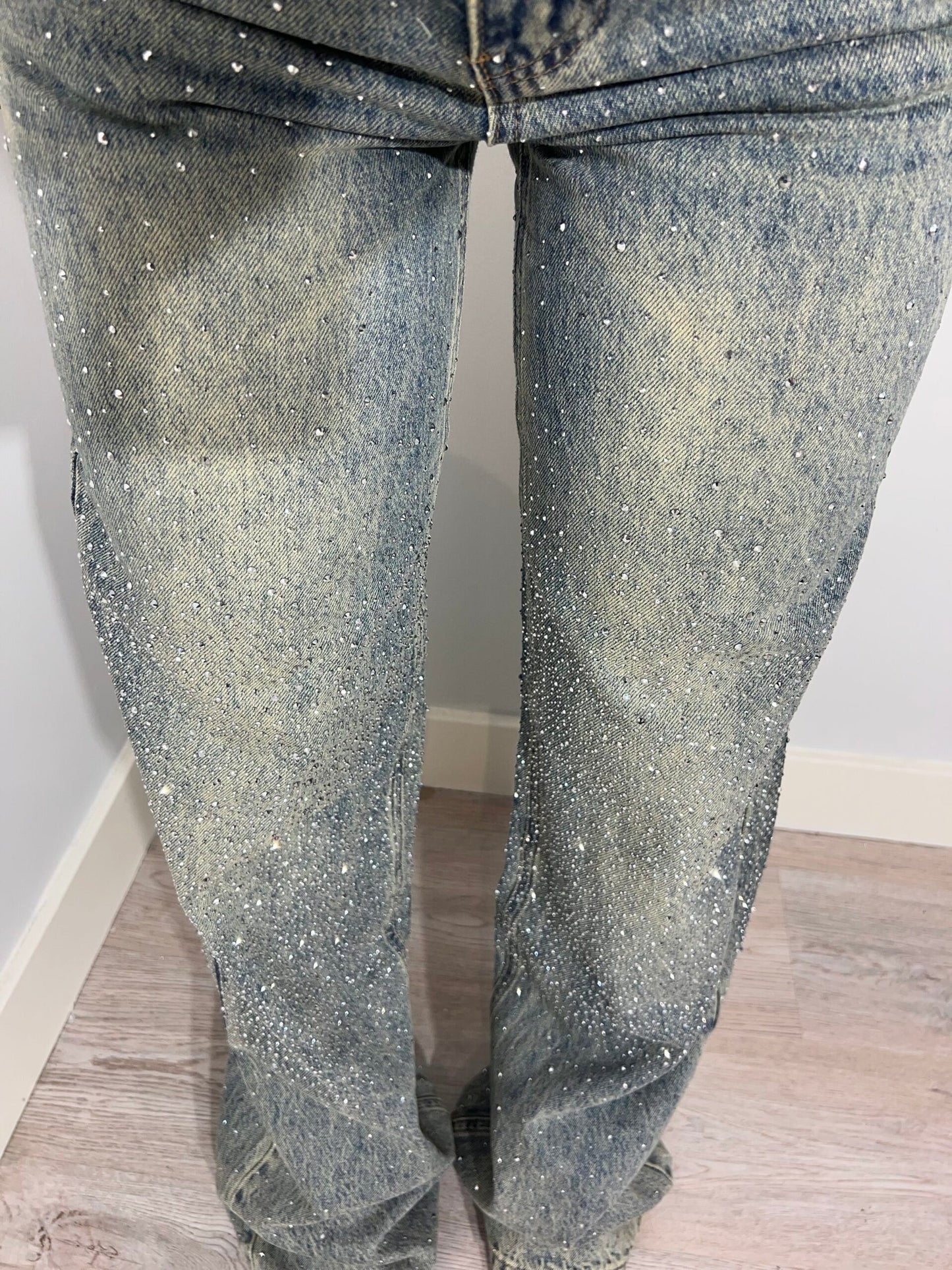 Rechte high-waist jeans, vintage look, lichtblauw, met glitterdetails en rechte pasvorm, ideale trendy damesbroek.