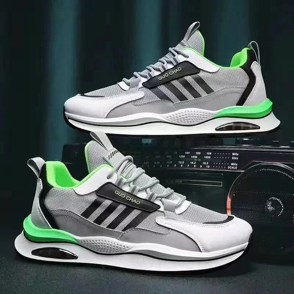 "Retro heren sneakers, suède en mesh, met slijtvaste zool, beige en oranje tinten, vetersluiting, comfortabel en ademend."
