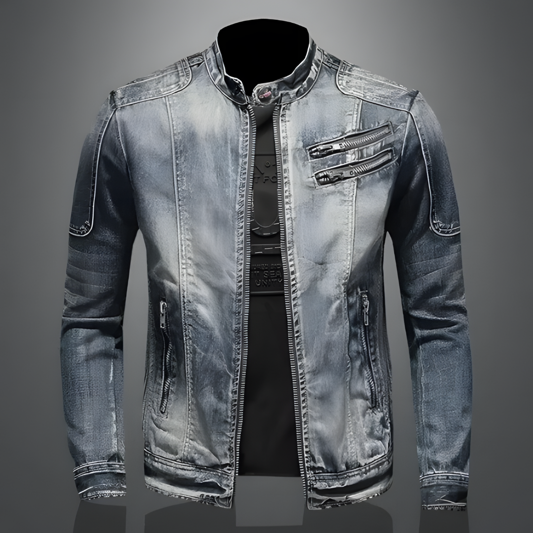"Retro spijkerjack in iconische bikerstijl, robuust denim, avontuurlijke uitstraling, veelzijdige mannenjas."