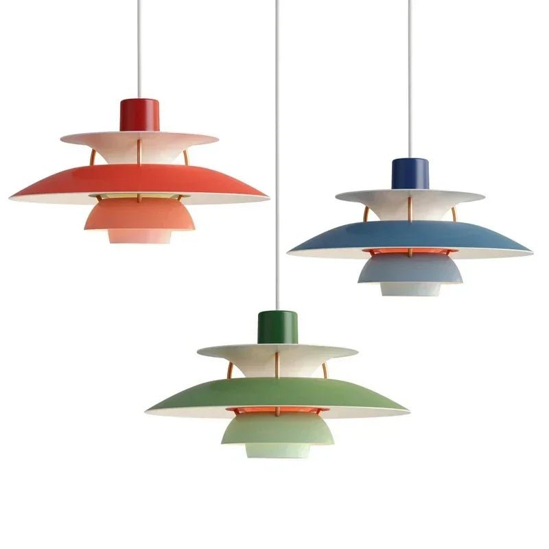 "Scandinavische plafondlamp met modern design, dimbare functie, in blauwe, oranje of zwarte finish, LED-compatibel"