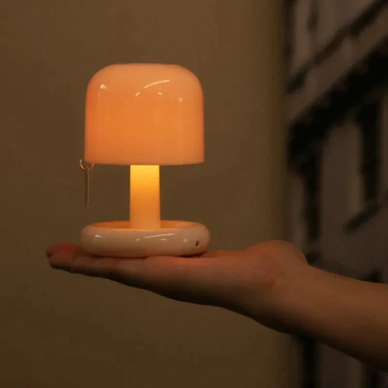 "Sfeervolle mini zonsondergang LED tafellamp met warme gloed, USB-oplaadbaar en compact ontwerp voor romantische ambiance."