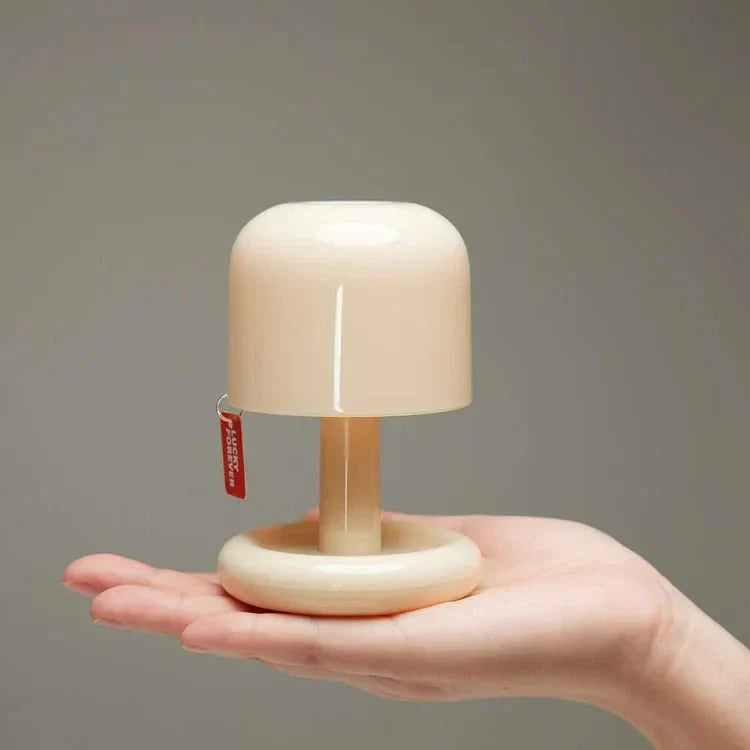 "Sfeervolle mini zonsondergang LED tafellamp met warme gloed, USB-oplaadbaar en compact ontwerp voor romantische ambiance."