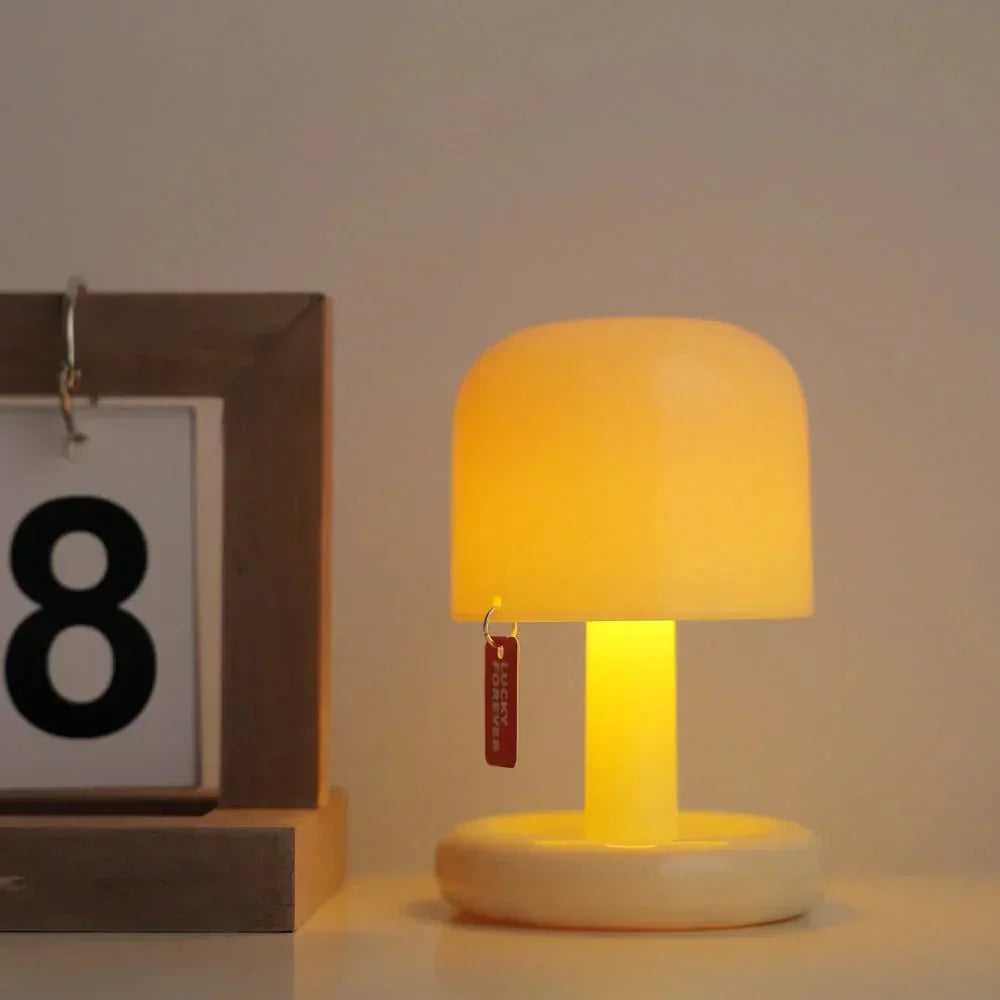 "Sfeervolle mini zonsondergang LED tafellamp met warme gloed, USB-oplaadbaar en compact ontwerp voor romantische ambiance."