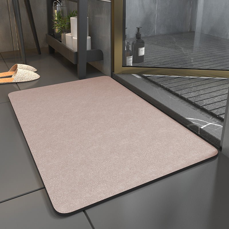 Snel drogende antislip badmat in lichtgrijs, absorberend textiel met zachte textuur voor veilige en hygiënische badkamer.