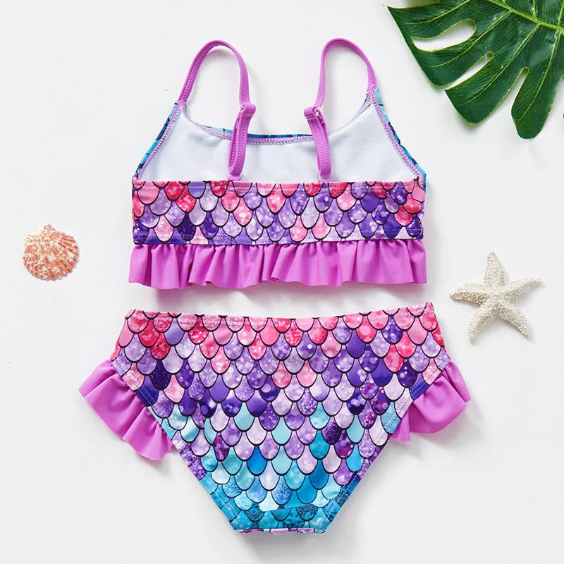 Sneldrogend kinderbikini set met kleurrijk design, ideaal voor strand of zwembad. Comfortabel, beschermend en speels.