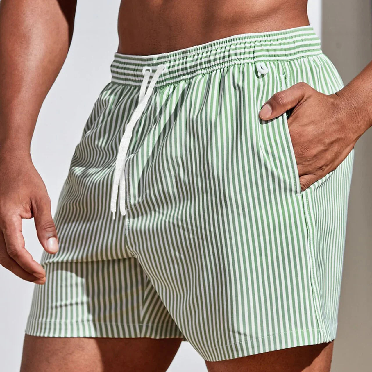 "Sneldrogende heren board short, lichtblauw, elastische tailleband, stijlvolle strandkleding voor zomerse looks."