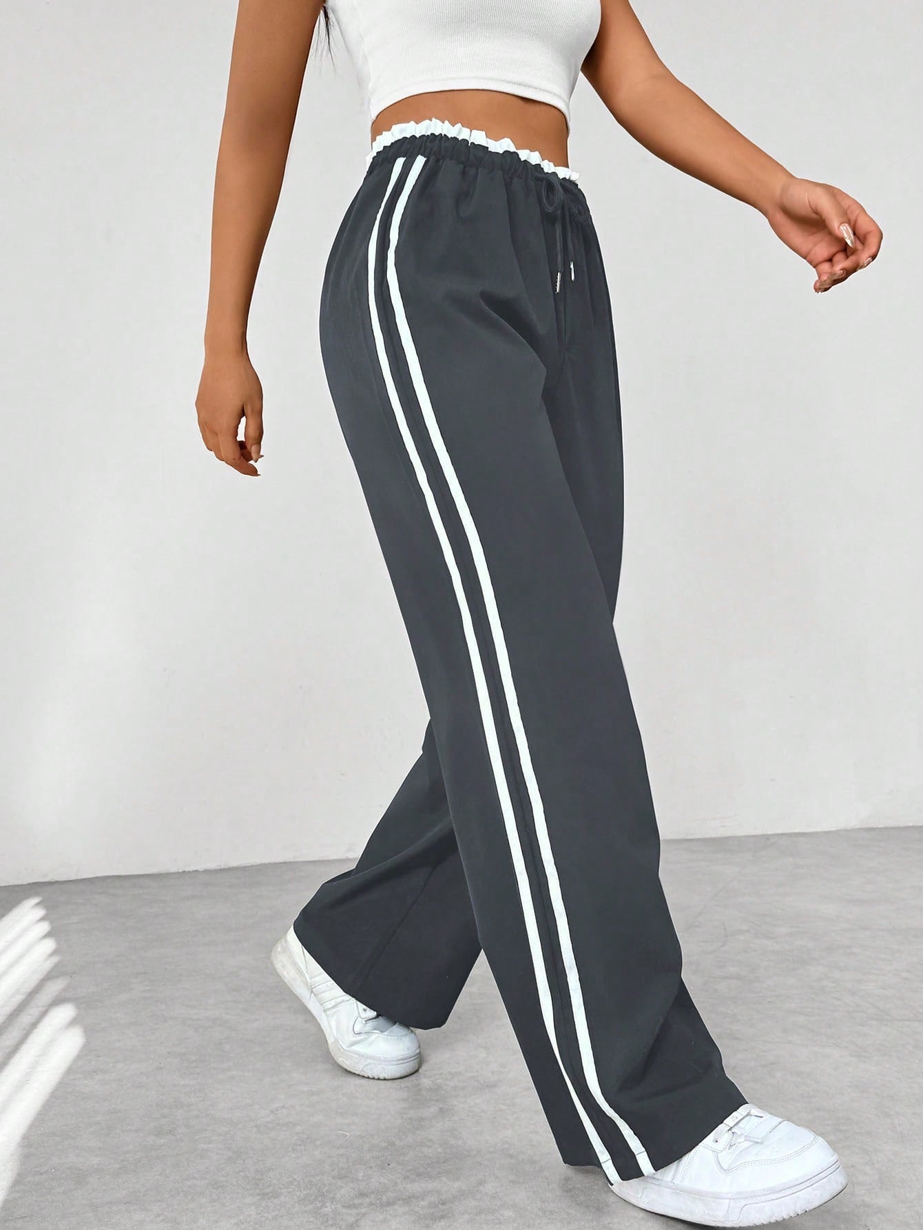 "Sportieve dames wide-leg broek, comfortabele pasvorm, elastische taille, trendy strepen, wijde pijpen, casual stijl"