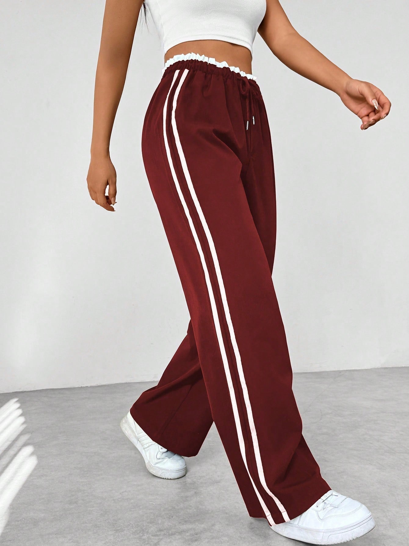 "Sportieve dames wide-leg broek, comfortabele pasvorm, elastische taille, trendy strepen, wijde pijpen, casual stijl"