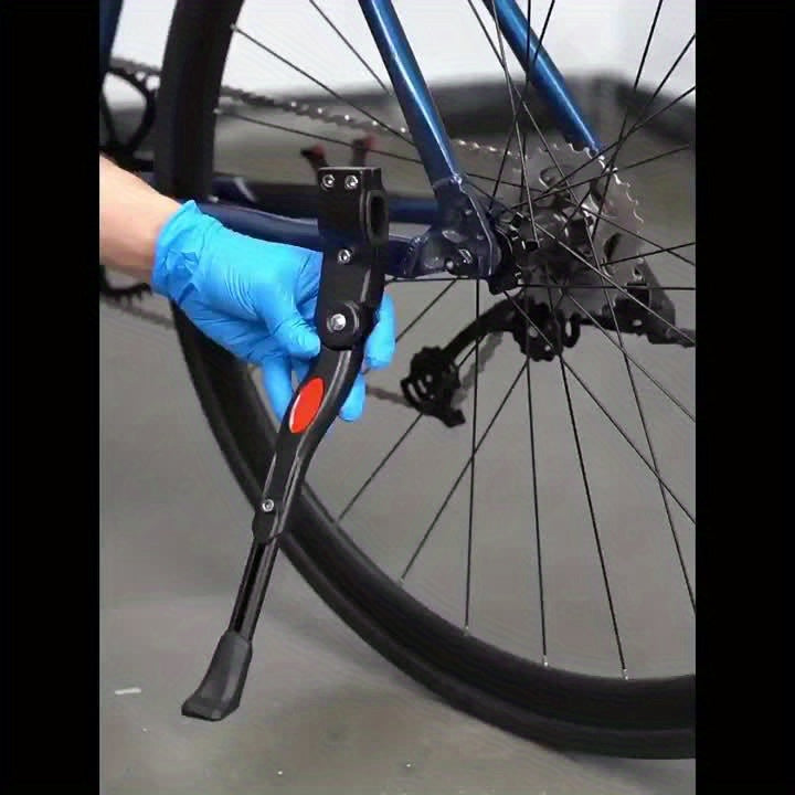 "Stevige, verstelbare fietsstandaard van aluminium en kunststof met zijkickstand voor stabiel parkeren op diverse fietsen."