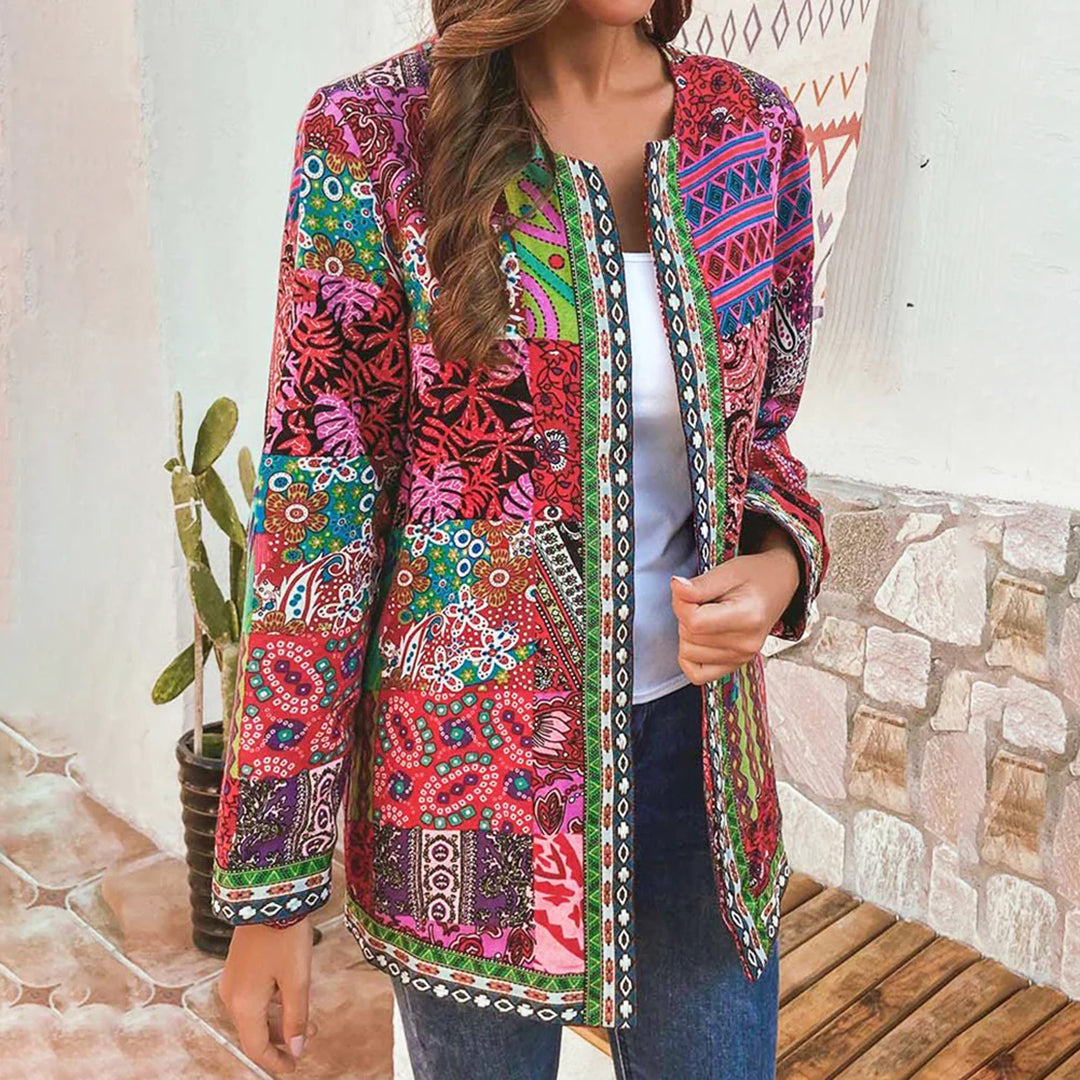"Stijlvol bohemian lang damesvest met levendig patroon en open voorkant, ideaal voor casual lagen en comfortabel dragen."