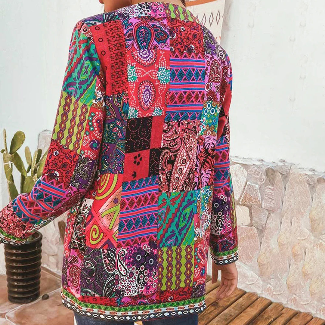 "Stijlvol bohemian lang damesvest met levendig patroon en open voorkant, ideaal voor casual lagen en comfortabel dragen."