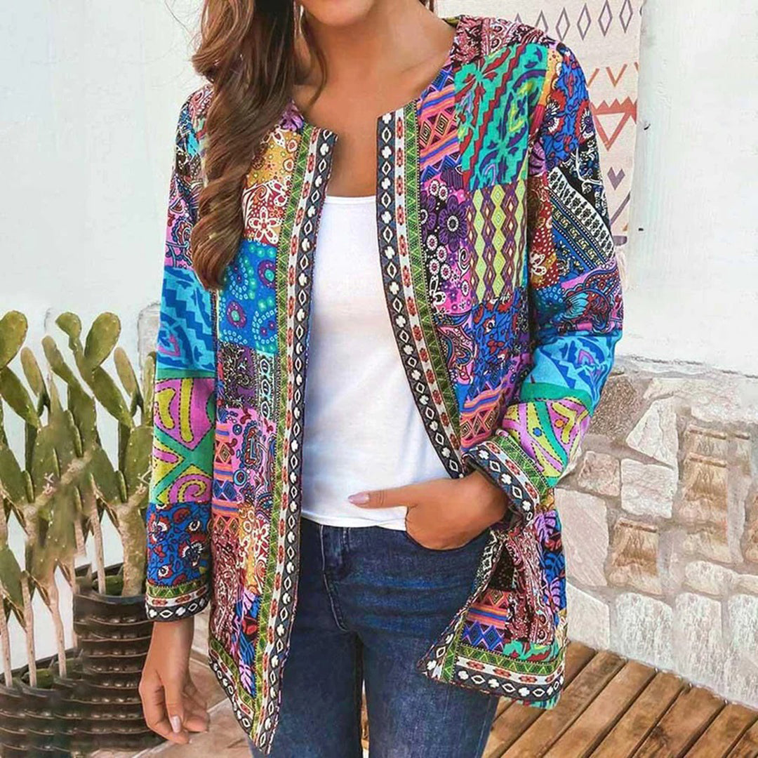 "Stijlvol bohemian lang damesvest met levendig patroon en open voorkant, ideaal voor casual lagen en comfortabel dragen."