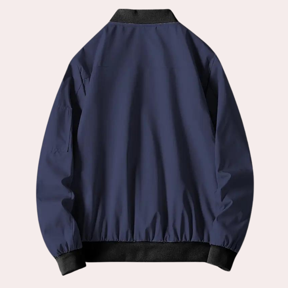 Stijlvol heren bomberjack in olijfgroen, strak slim-fit design met ritssluiting, biedt comfort en veelzijdige combinatieoptie
