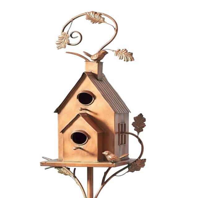 "Stijlvol metalen tuin vogelhuisje stake met 3D bloemen en bladeren, duurzaam en weerbestendig, perfect als tuin decor."
