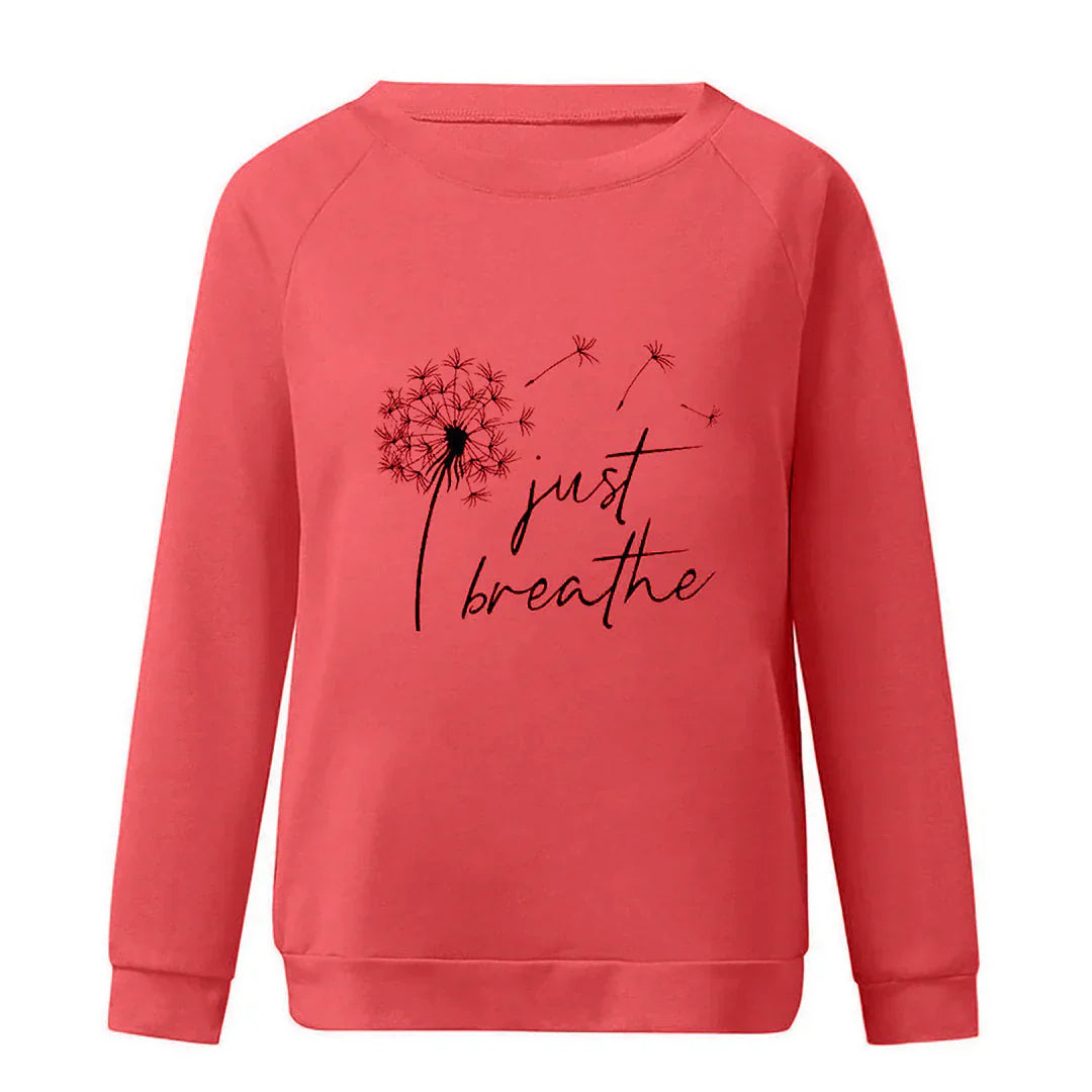 Stijlvolle Aria damestrui met 'Just Breathe' print, warme acrylstof, ronde hals, en lange mouwen voor comfort en stijl.