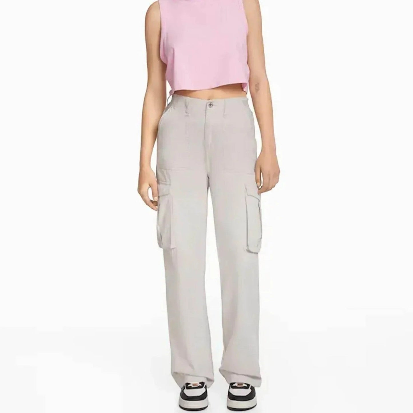 Stijlvolle blauwe cargo broek met verstelbare taille en cargozakken, ideaal voor moderne vrouwen. Comfortabel en trendy.