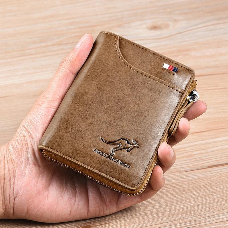 "Stijlvolle compacte RFID portemonnee voor dames, beige PU-leer, strakke look, veilige kaartsleuven, moderne accessoire."