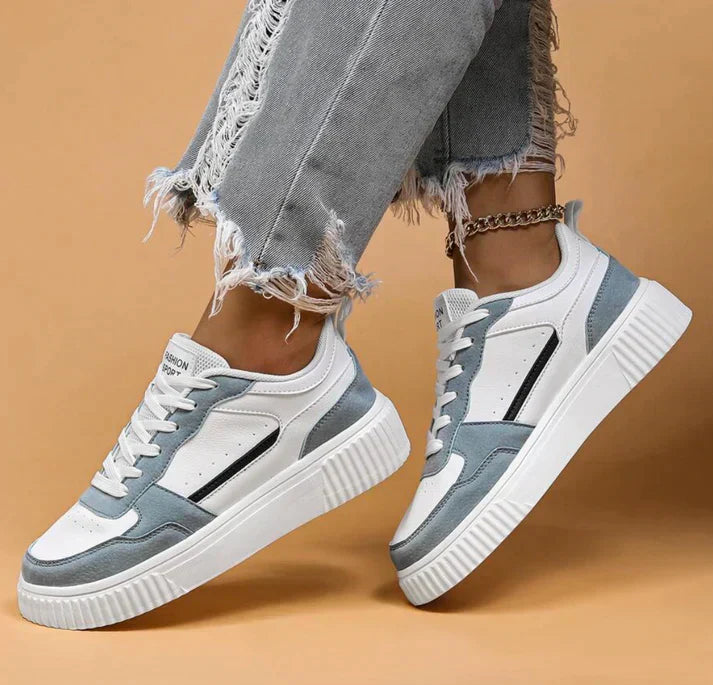 "Stijlvolle dames sneakers in zwart met wit. Modern design, ademende materialen en antislipzool bieden comfort en grip."