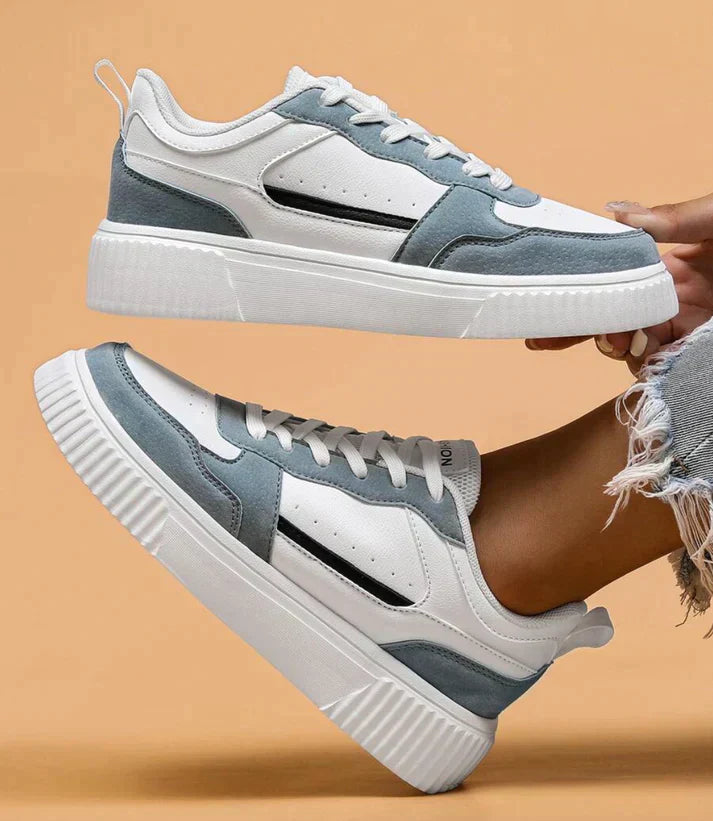 "Stijlvolle dames sneakers in zwart met wit. Modern design, ademende materialen en antislipzool bieden comfort en grip."