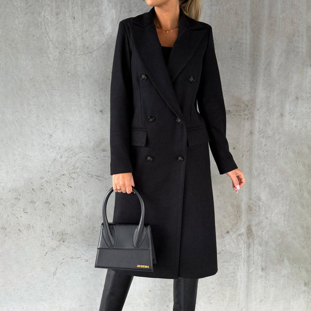 Stijlvolle dames winterjas met strakke lijnen, warme isolatie en diverse kleuren. Perfect voor koude dagen, elegant en comfor