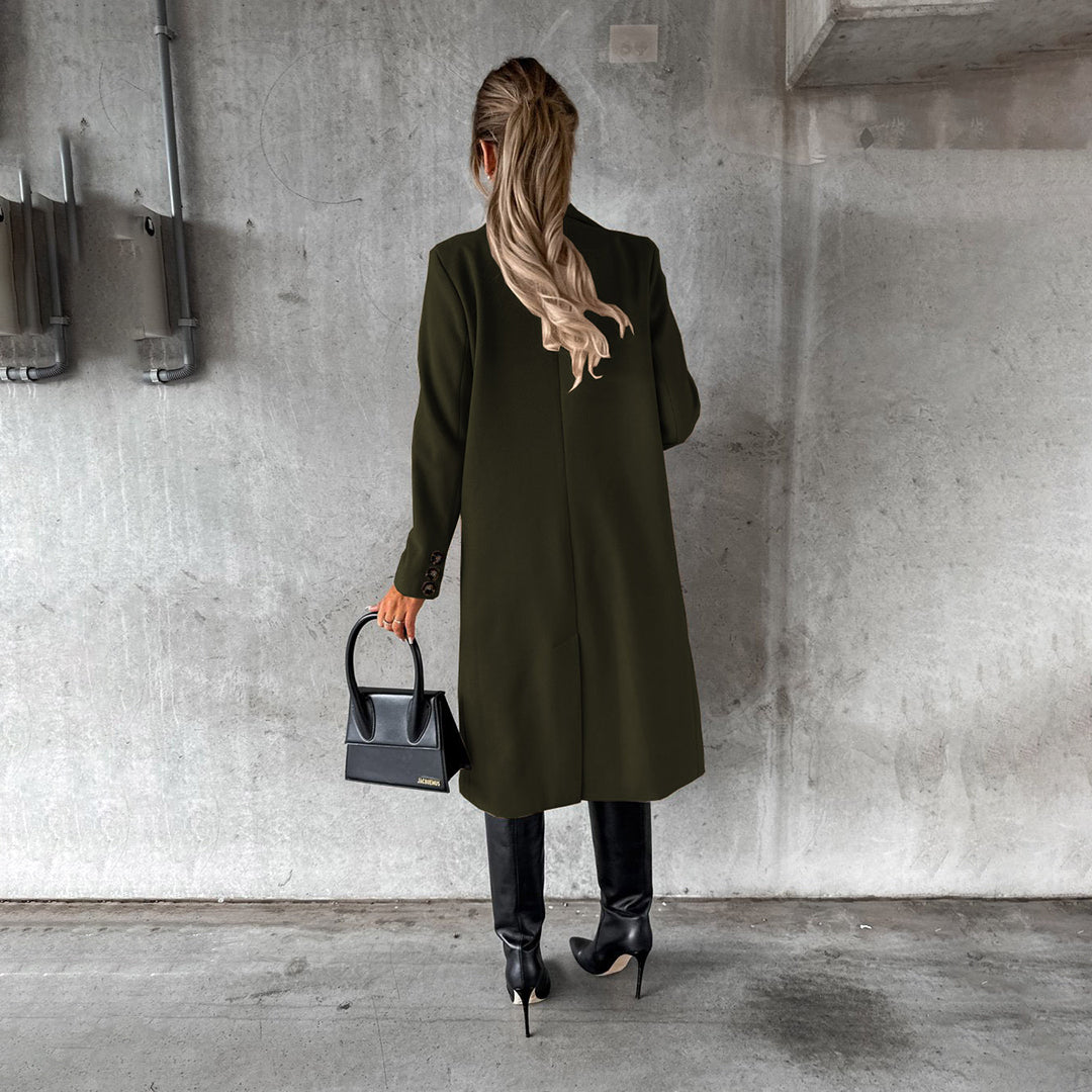 Stijlvolle dames winterjas met strakke lijnen, warme isolatie en diverse kleuren. Perfect voor koude dagen, elegant en comfor