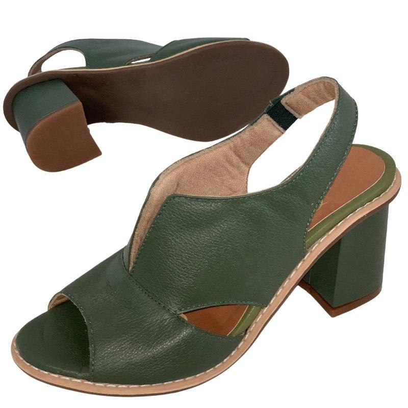 "Stijlvolle damessandalen met beige blokhak, open design en verstelbare bandjes voor comfort en stabiliteit"
