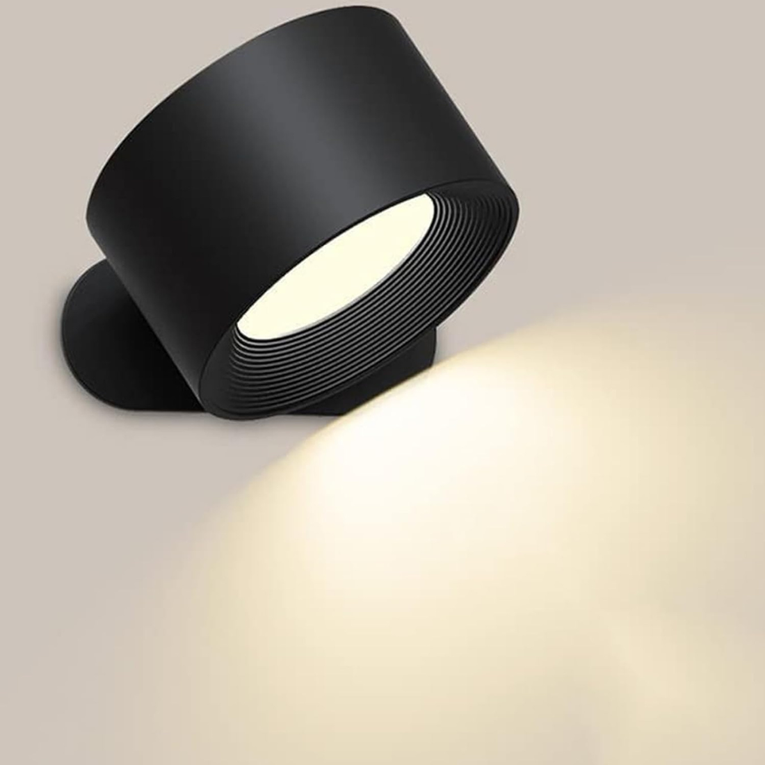 "Stijlvolle draadloze oplaadbare 360° LED wandlamp, geschikt voor binnen en buiten, in hout, wit of zwart."