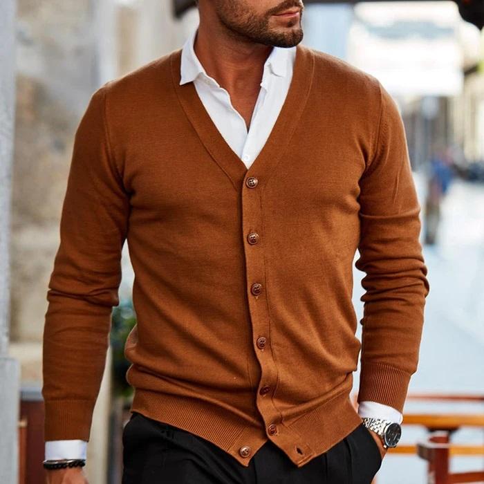 "Stijlvolle heren cardigan met V-hals en knopen, zacht en comfortabel, perfect voor elke casual of formele outfit."