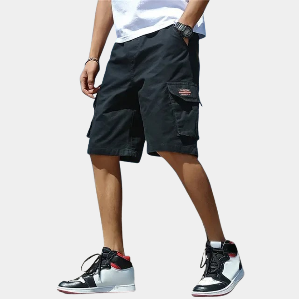 "Stijlvolle heren cargo shorts in grijs, khaki en zwart met praktische zakken, ideaal voor comfort en casual stijl."