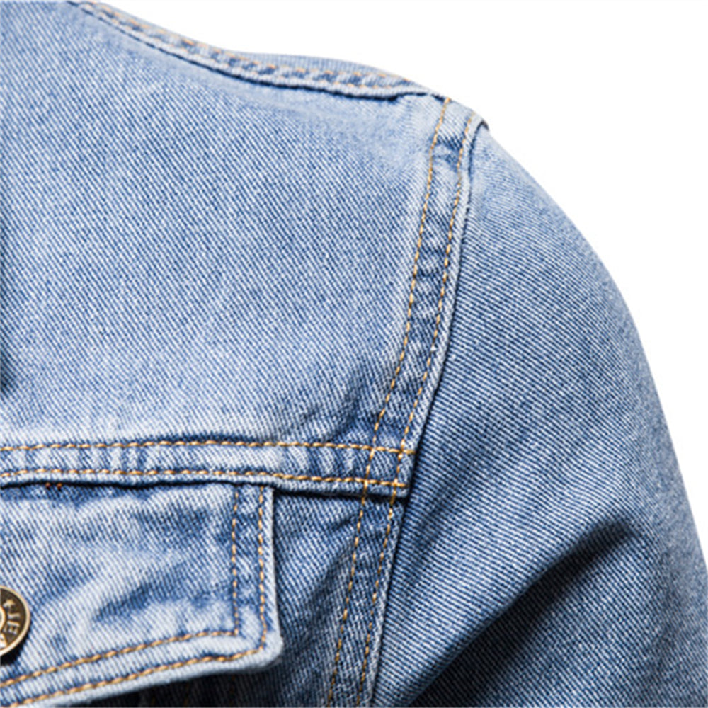 "Stijlvolle heren denim jas met knoopsluiting, praktische zakken en tijdloos ontwerp. Perfecte casual jas voor elke gelegenhe