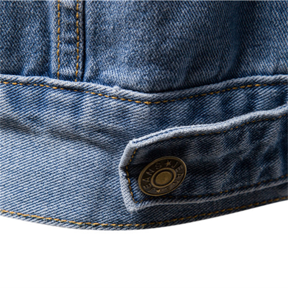 "Stijlvolle heren denim jas met knoopsluiting, praktische zakken en tijdloos ontwerp. Perfecte casual jas voor elke gelegenhe