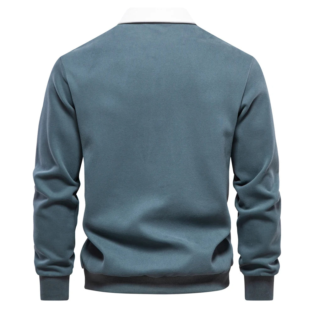 "Stijlvolle heren polo sweatshirt met klassieke kraag en patchwork detail, gemaakt van zachte katoenblend, regular fit."