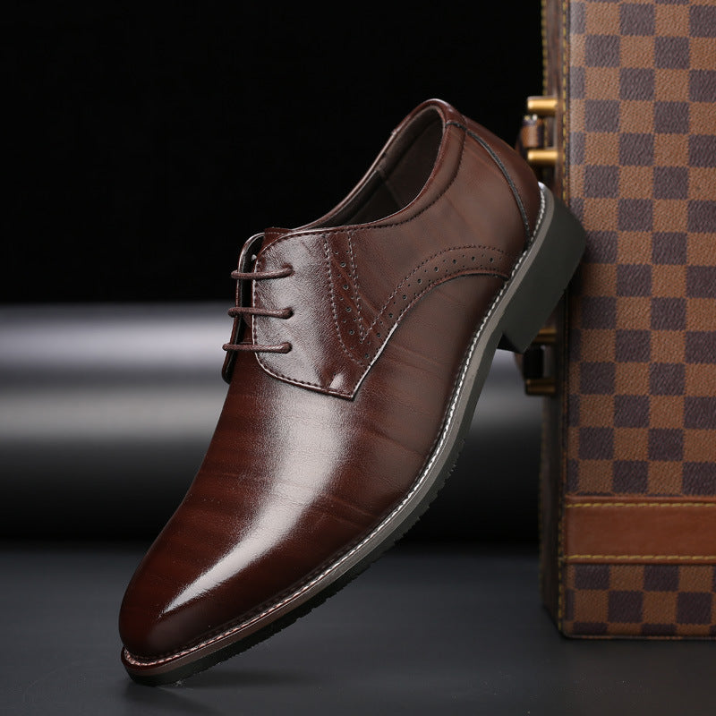 Stijlvolle heren veterschoenen met brogue-details, gemaakt van premium leer, elegante en veelzijdige uitstraling.