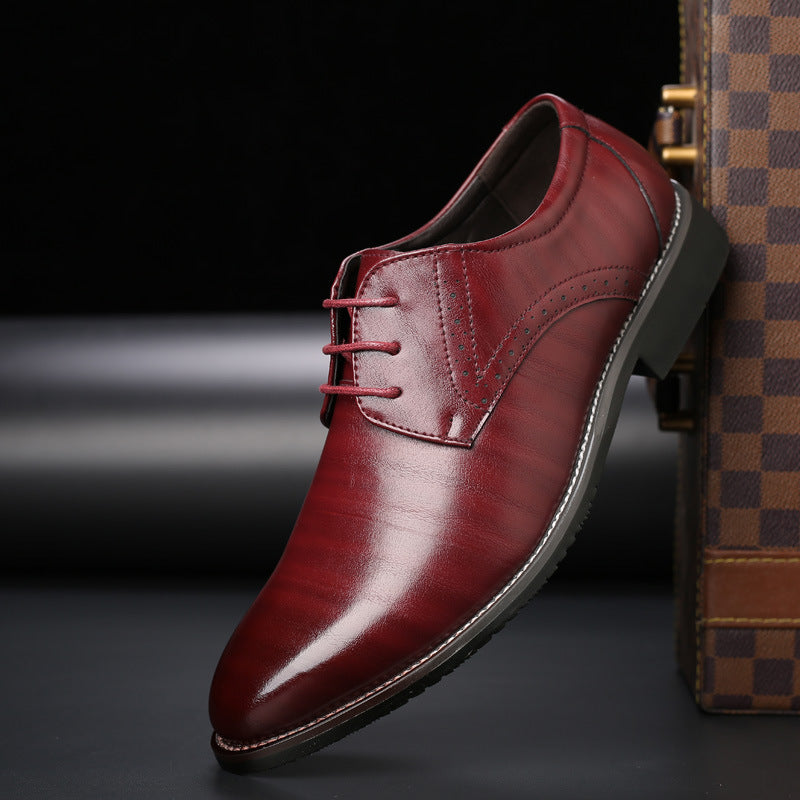 Stijlvolle heren veterschoenen met brogue-details, gemaakt van premium leer, elegante en veelzijdige uitstraling.