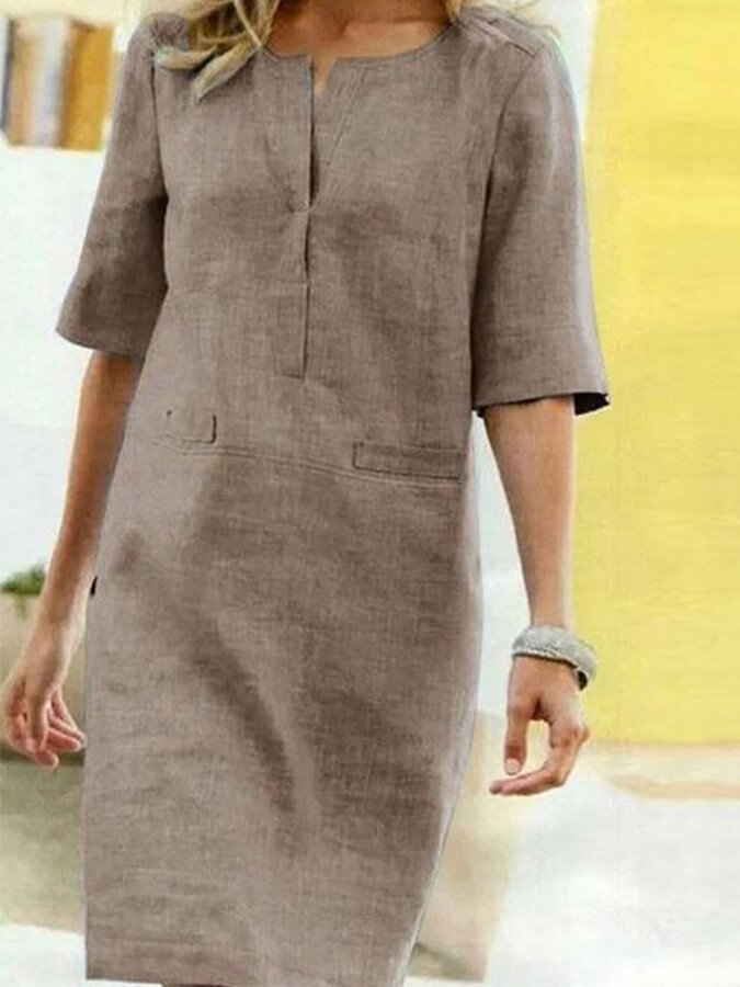 "Stijlvolle katoen-mix zomerjurk met korte mouwen en V-hals in lichtgrijs voor elegante en comfortabele zomerse looks."