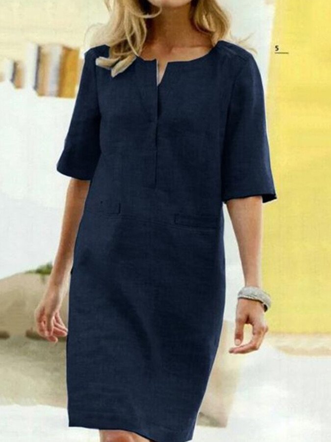 "Stijlvolle katoen-mix zomerjurk met korte mouwen en V-hals in lichtgrijs voor elegante en comfortabele zomerse looks."