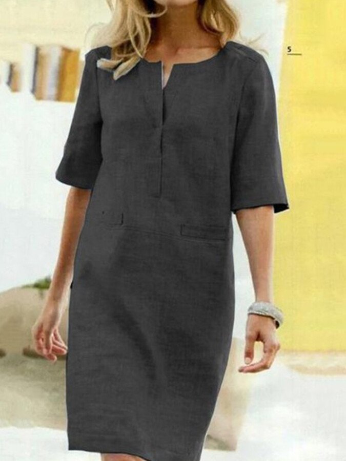 "Stijlvolle katoen-mix zomerjurk met korte mouwen en V-hals in lichtgrijs voor elegante en comfortabele zomerse looks."