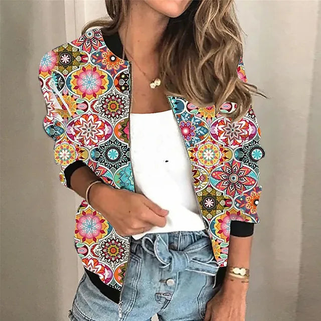 "Stijlvolle Linde damesjas met vintage bloemenprint, comfortabele pasvorm en rits, ideaal voor elke outfit en gelegenheid."