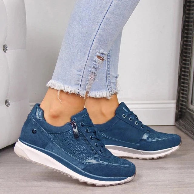 "Stijlvolle orthopedische damessneakers, ademend en schokabsorberend, met antislipzool voor comfort en grip."
