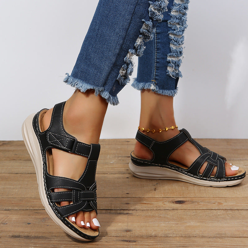"Stijlvolle orthopedische sandalen met Velcro-sluiting en gevoerde zolen, ideaal voor comfortabel dagelijks gebruik."