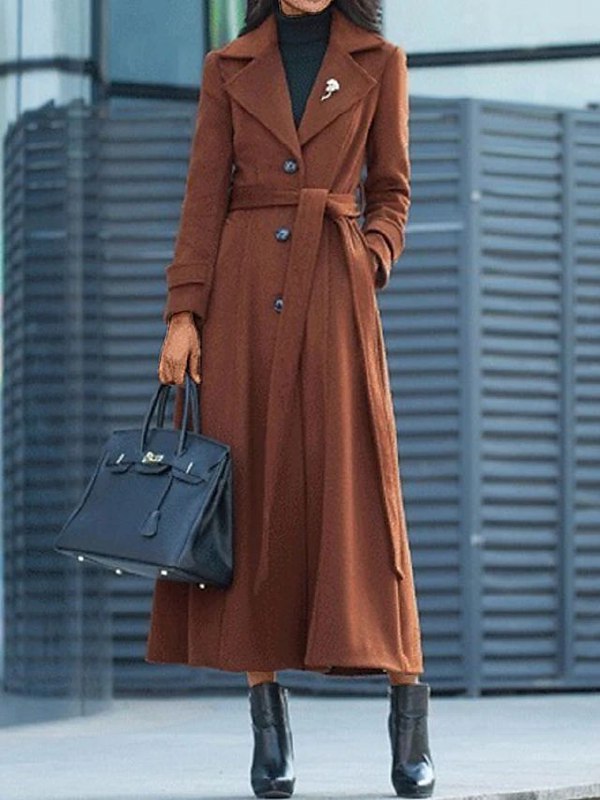 "Stijlvolle Romelyn wollen damesjas met reverskraag, wolmix voor winter, elegant ontwerp met knoopdetails en riem."
