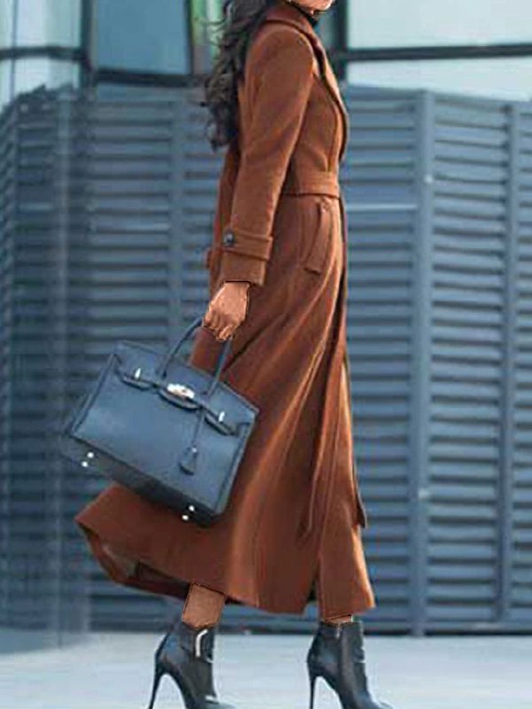 "Stijlvolle Romelyn wollen damesjas met reverskraag, wolmix voor winter, elegant ontwerp met knoopdetails en riem."