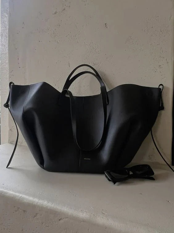 "Stijlvolle, ruime leren schoudertas voor dames met vintage design en verstelbare riem, perfect voor dagelijks gebruik."