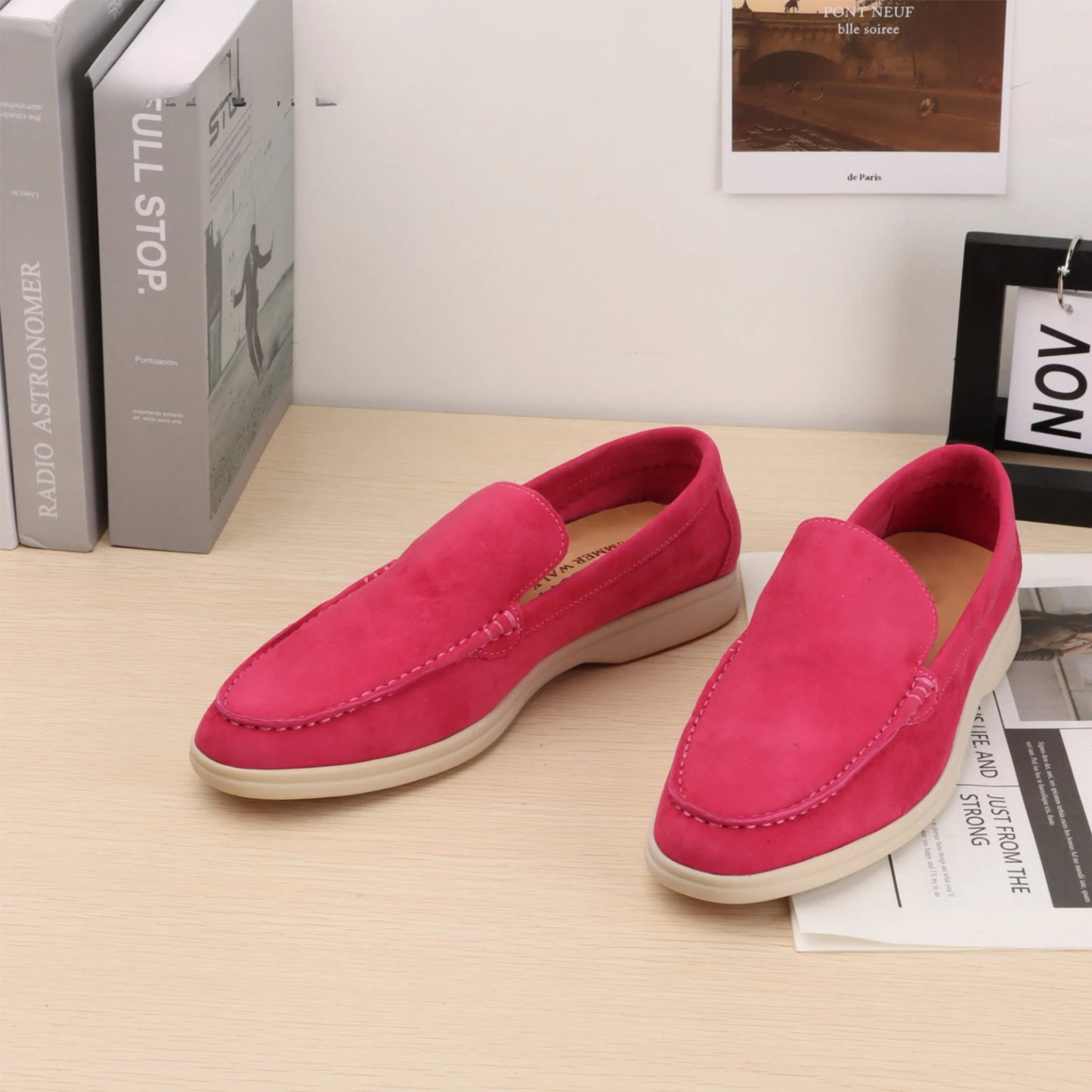 "Stijlvolle suède loafers dames, slip-on design, luxe en comfortabel met flexibele rubberen zool, ideaal voor elke dag."