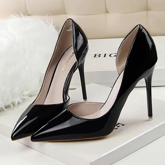 "Stijlvolle T-strap orthopedische pumps voor dames, zwarte elegante hakken met ergonomische zool voor comfort en steun"
